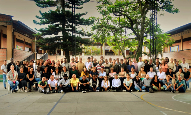 Docentes de la institución en el acto de reconocimiento